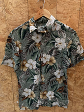 Vintage 90s rayon green brown beige floral pattern Hawaiian shirt size small